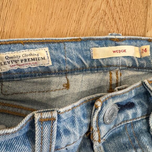 Levi’s Wedgie Straight Jeans Light Wash Size 24 High Rise Vintage Fit - Picture 2 of 7